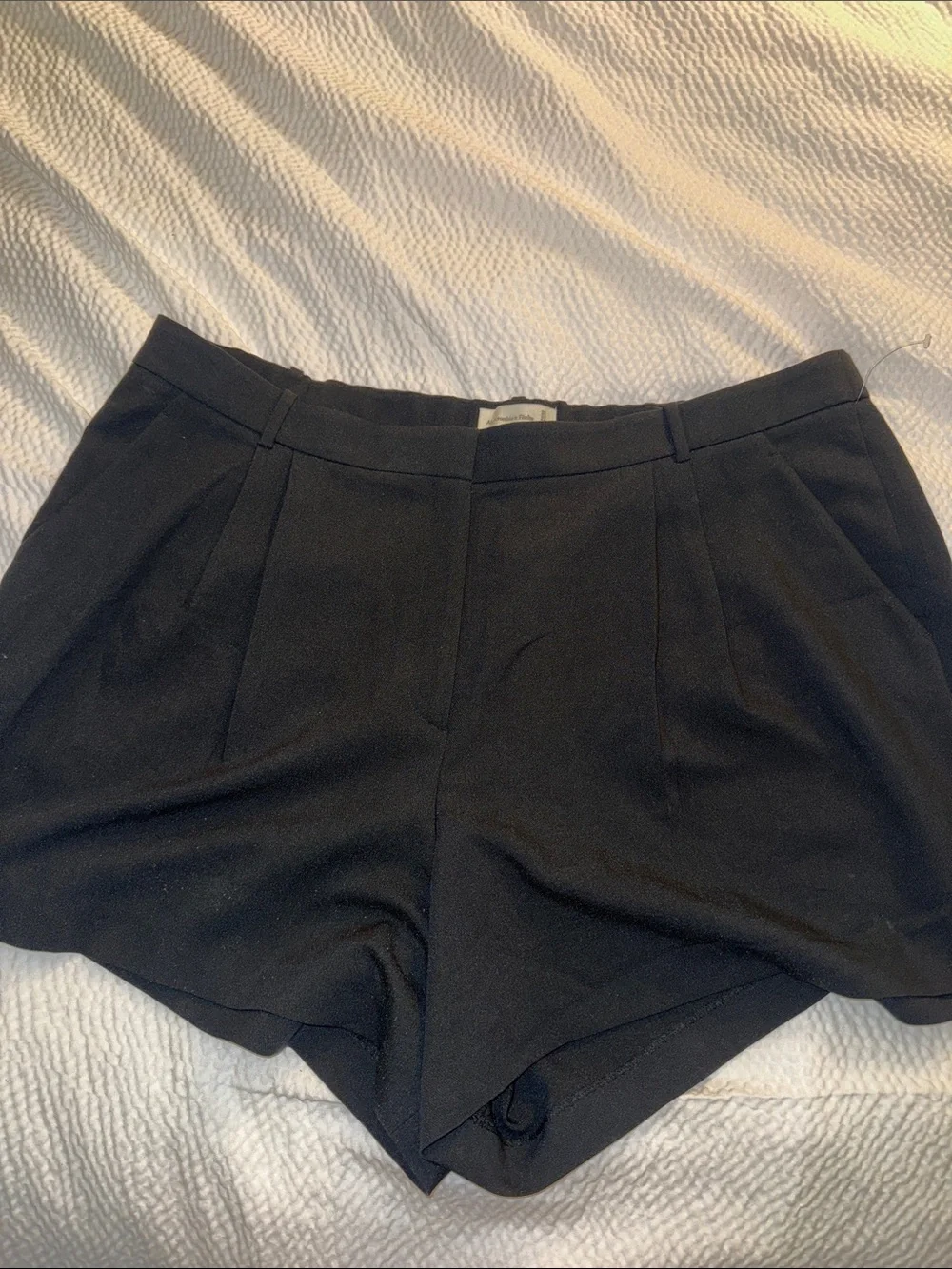 Abercrombie & Fitch Black High-Waist Pleated Women's Shorts